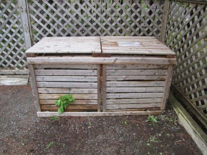 Bekijk dit idee voor een houten composter voor je eigen tuin