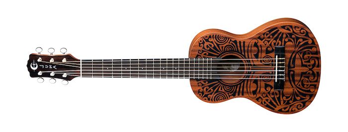 Temni lesni ukulele s črnimi okrasnimi motivi na sprednji strani, šest konic konjske žime