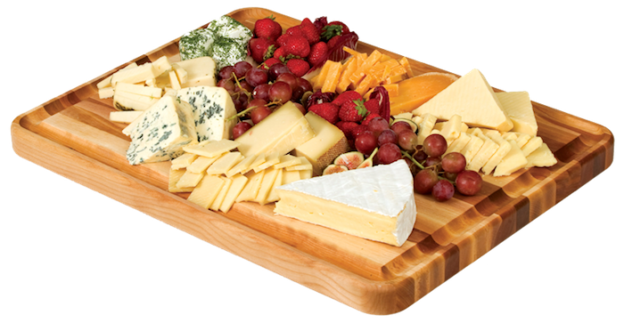 yedi peynir, taze çilek ve kırmızı üzüm, taze dereotu ile krem ​​peynir topları, üçgen şeklinde Camembert, yarı incir,
