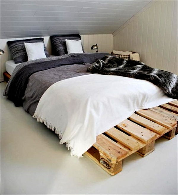 interessant ontworpen-model-van-bed-van-pallets - in een penthouse