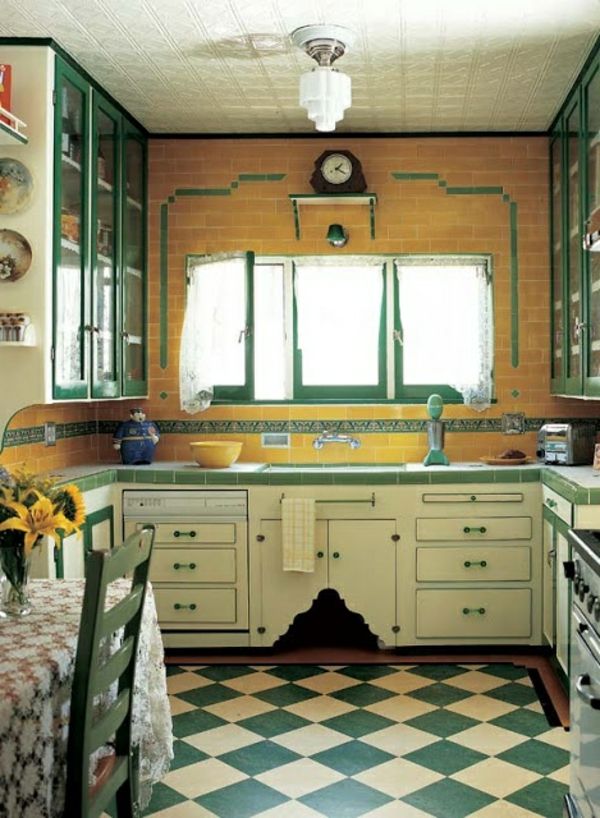 mobiliário interessante-cozinha no estilo do vintage verde-e-amarelo