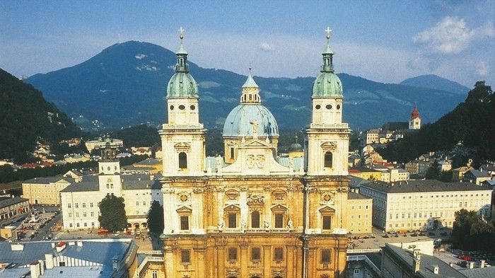 interesant arhitectura face-Salzburg-Dom-unic-baroc