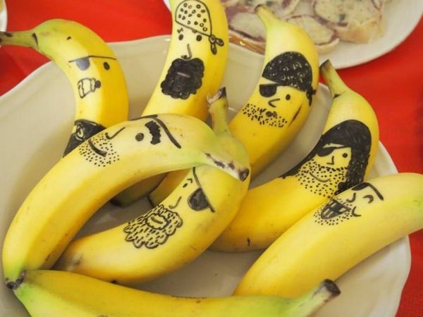 interessante-idéia-para-banana-decoração-as bananas pintam como piratas