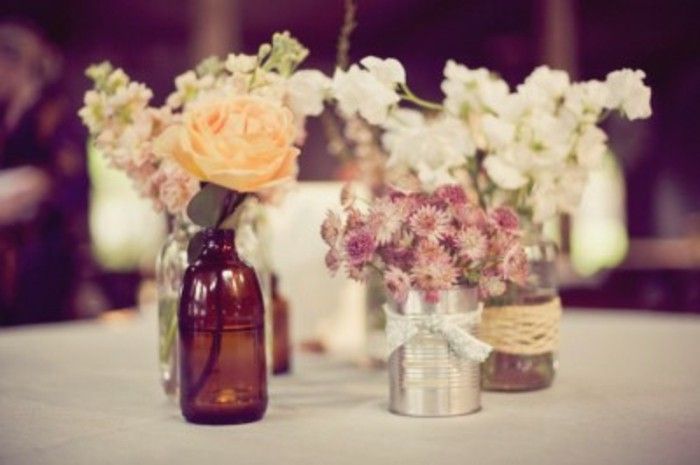 Zaujímavé-pekné fľaše-s-DIY nápady krásne-kvetinárstvo-for-an-nezabudnuteľnú-svadby