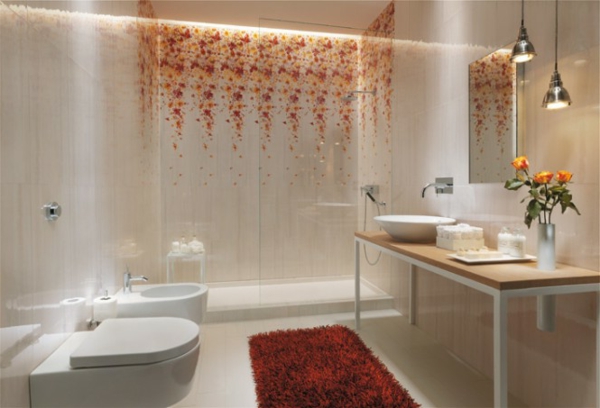 Modern ve yaratıcı fayanslarla ilginç duvar tasarımı banyo