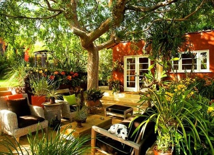 interessant-vakre-hage-grønn-miljø-sofaer-og-lenestoler