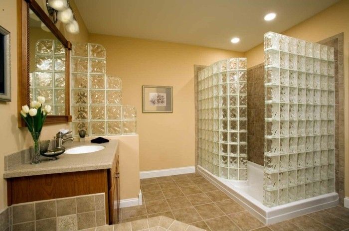 Zaujímavý kúpeľne-s-a-skleneného sprchovacieho kúta