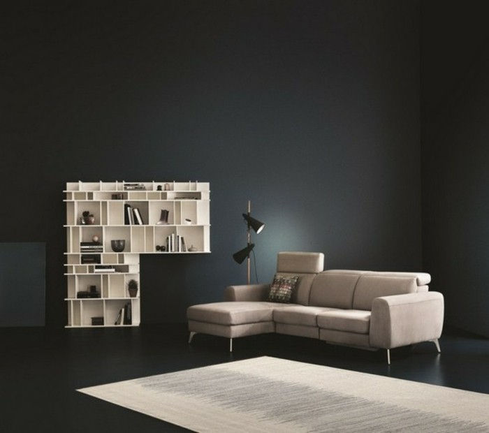 interiér-nápady-pre-žijúci-farebnou benzínom-pra-bielo-sofa