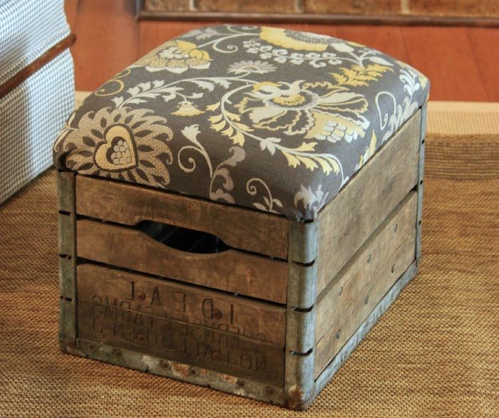 Sama poduszka tworzy kreatywny pomysł ze starego pudełka, aby zrobić coś pięknego