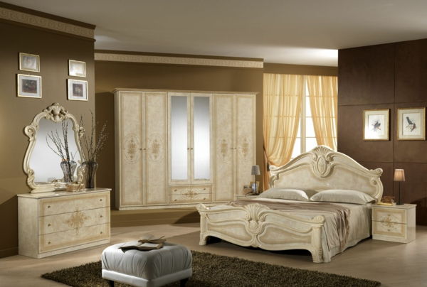 Italienska sovrummet - med en vit säng