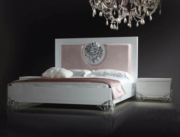 Włosko-sypialnia-pra-żyrandol-over-the-bed