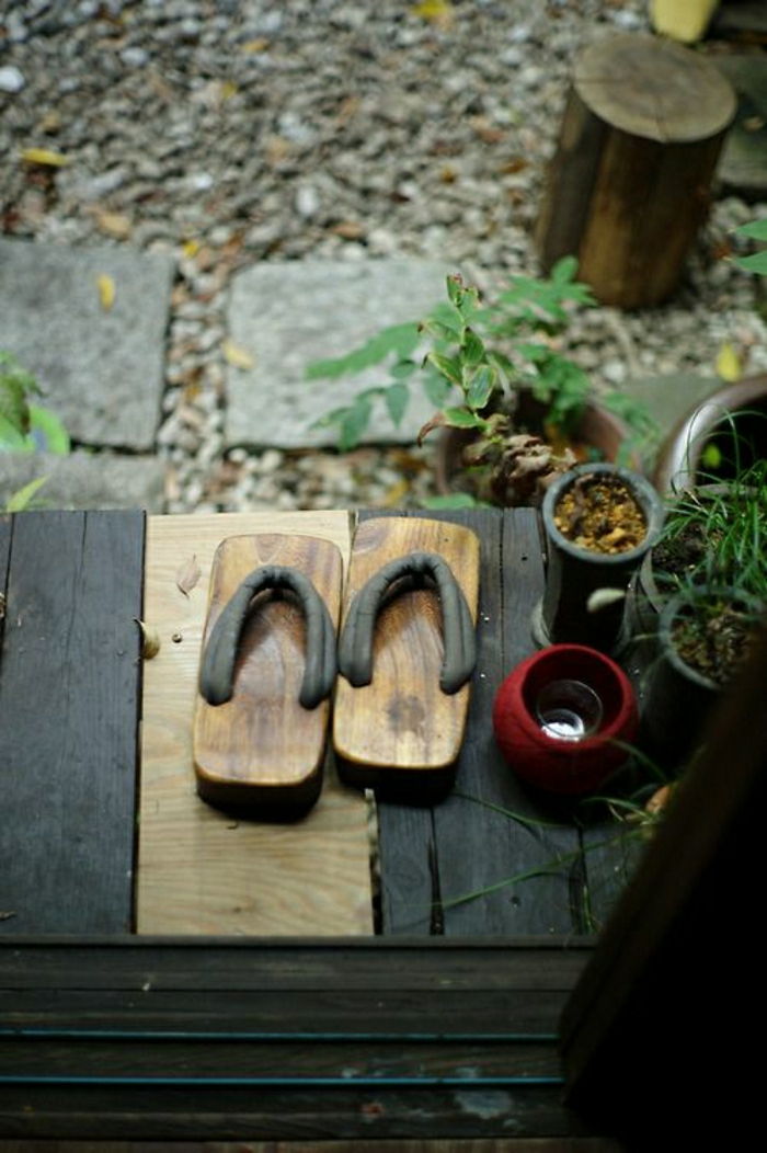 Japonski obutev-tradicionalna azijska kultura Zen vrt