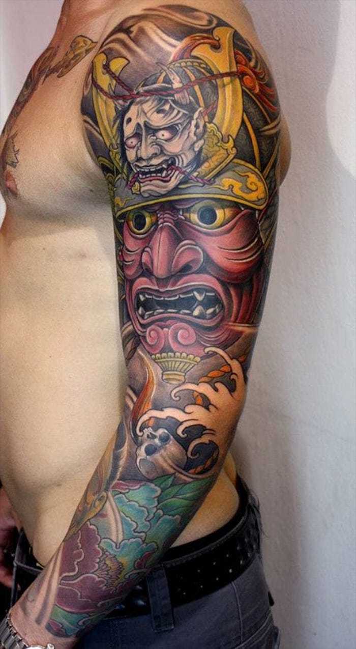masker tatuering, ärm, ärm tatuering, röd mask, hjälm, färgstark tatuering