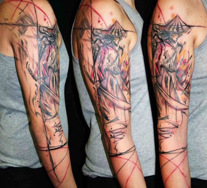 Mulher, braço, braço, tatuagem, katana, samurai, espada, tatuagem