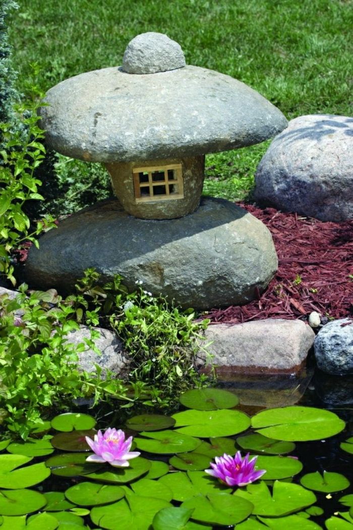 Japoneză-zen-gradina-crin-piatră lanternă