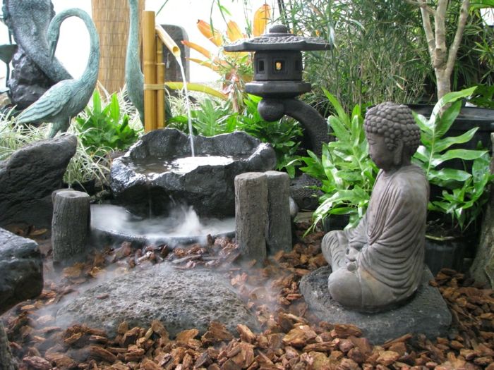 Japansk zen-hage-steinfigurer bambus vannfontenen asiatisk statue