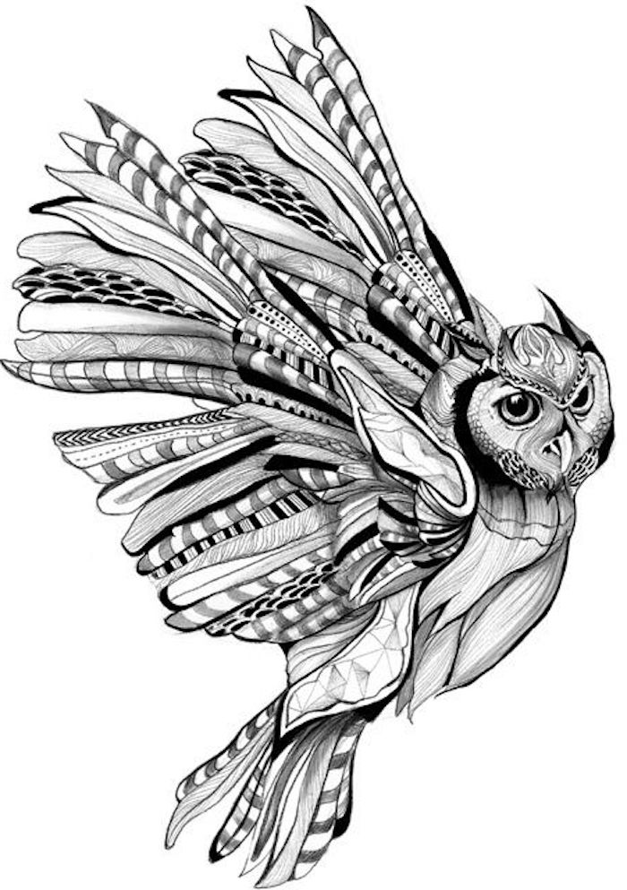 Idee voor een kleine zwarte uil-tatoeage met een witte uil met lange veren en zwarte ogen