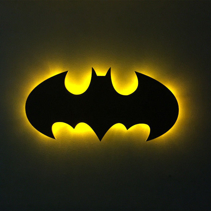 en ide om temaet batman symbol som fans kan virkelig nyte - her er en svart flytebat