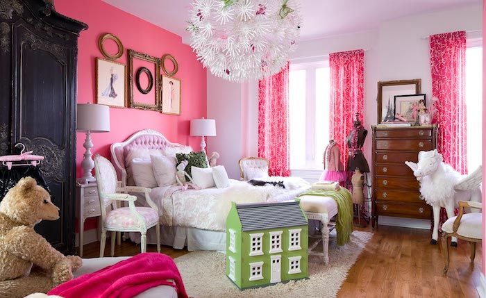 ungdomsrom design rosa svart og hvitt grønt lite hus for dukker rosa vegger kreativ lampe design