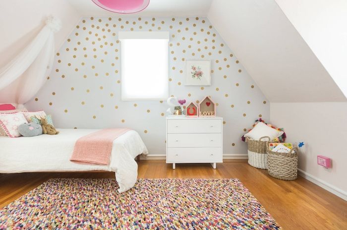 ungdomsrum uppsättning färgstark matta design dröm matta gott humör i barnrummet guld prickade väggidéer girlish