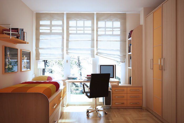Teenager Room - kompaktná izba s oranžovým dekorom, malá posteľ a malý stôl