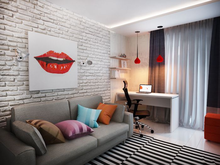 stanza bianca che decora la parete deco bianca con le labbra di una donna labbra rosse deco sopra il divano divano grigio con la scrivania di cuscino deco alla finestra
