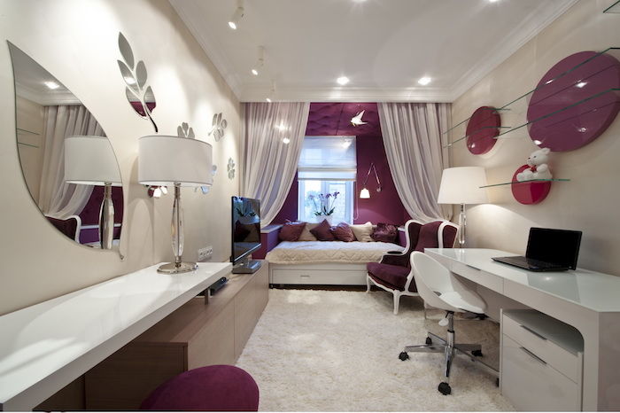 bela soba ideje bele stene z ustvarjalno razmišljati na postelji v sobi pod oknom lepe roke vijolične in bele dekorativne ideje