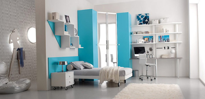 Sala decorar design brilhante na cor prata combinada com cinza branco e azul céu com brilho