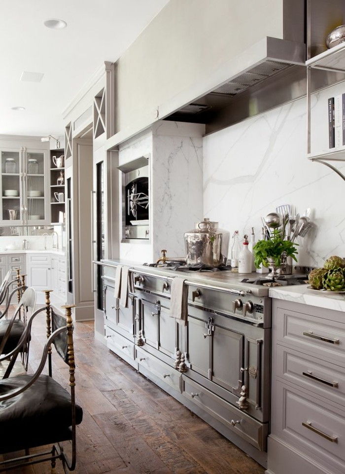 virtuvė-magnolija-veidrodis-labai-elegantiškas prietaisas