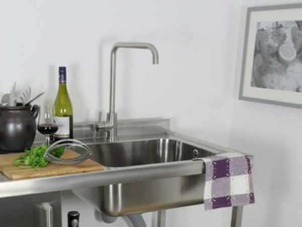 virtuvės kriauklė iš nerūdijančio plieno - moderni virtuvė