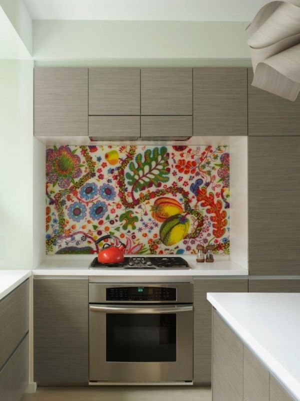 Oglinda bucătăriei cu nuanțe colorate