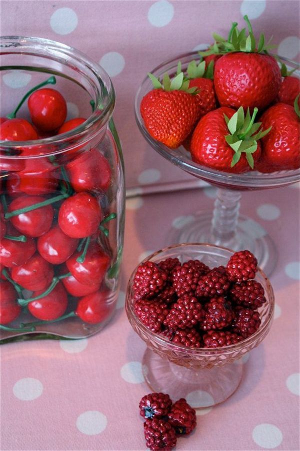 Konstgjorda jordgubbar och körsbär-in-glasögon