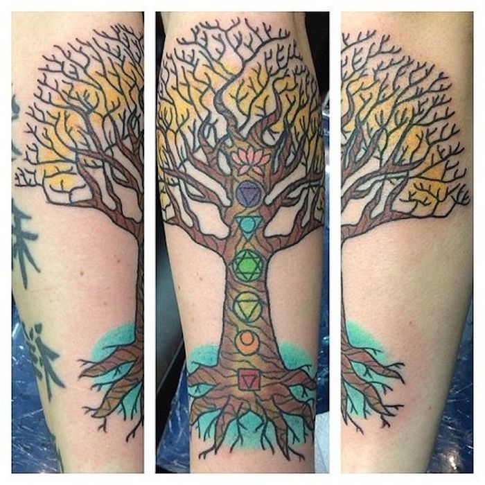 un copac al tatuajului de viață cu diferite simboluri aranjate unul pe celălalt