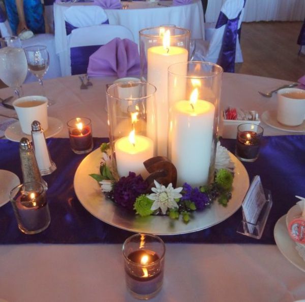ljus-mycket-vackra-höst-dekorationer-många ljus på bordet