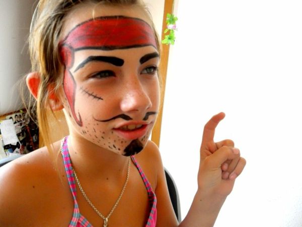 pirátska make-up - veľmi vtipné dievča