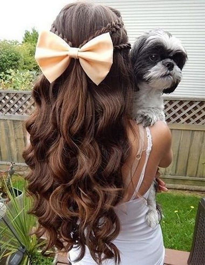-penteados criança-menina-com-a-cão