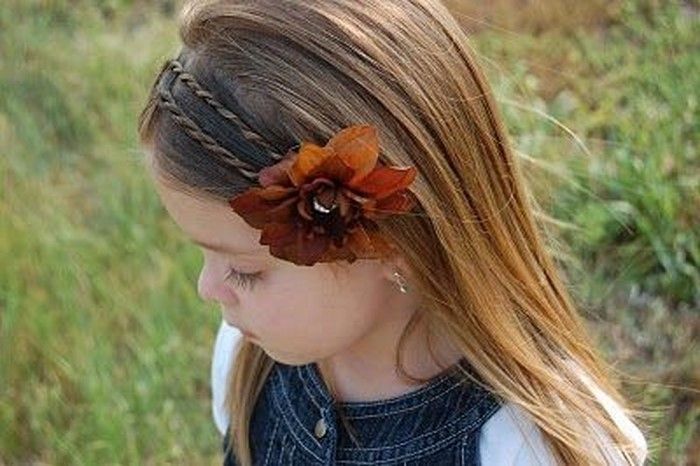copil-coafuri-o-floare în păr