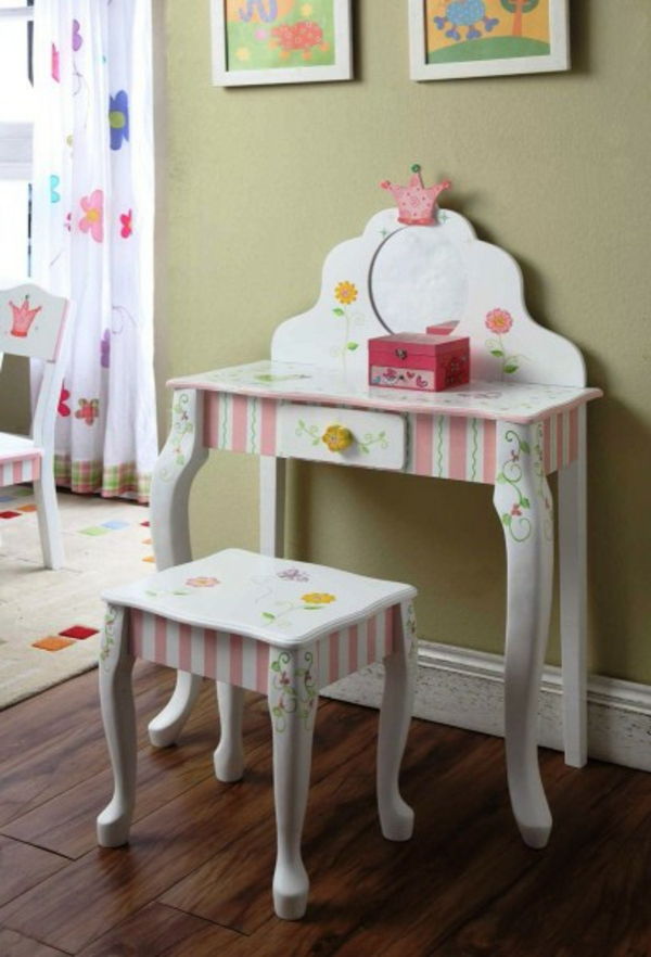 otroška mizica Elegantno-design-z-lepo-form-beli barvi