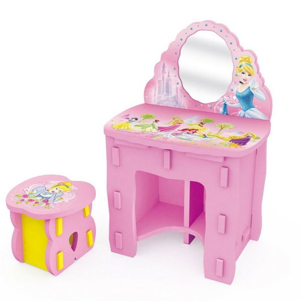 otroška mizica-super-malo-rožnato-design-belo-ozadje