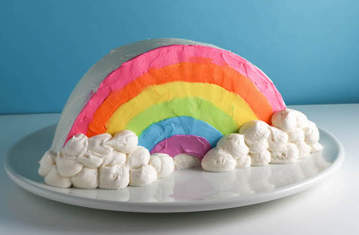 maak zelf pastei, taart in de vorm van regenboog, wolken room