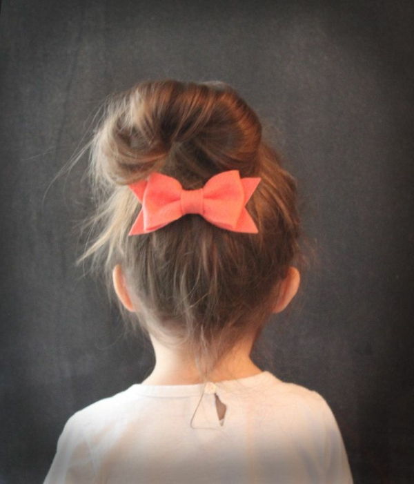 barn frisyrer-for-girl-loop-in-persika färg