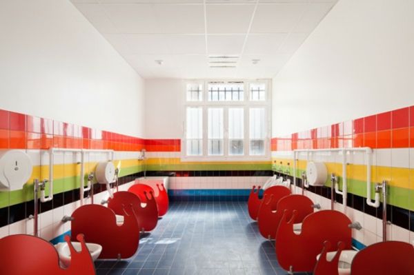 przedszkole-wnętrza-łazienka-w-kolorowy kolorze