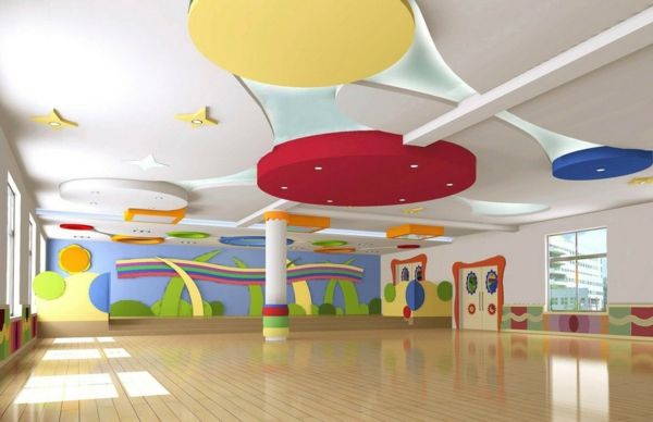Sufit przedszkola-Wnętrze kolorowe-akcentami-an-der-pokojowe