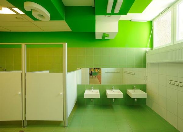 przedszkole-wnętrza-cool-łazienka-w-zielono-biały