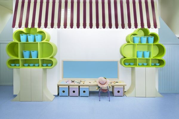 przedszkole-wnętrza-zielono-półki