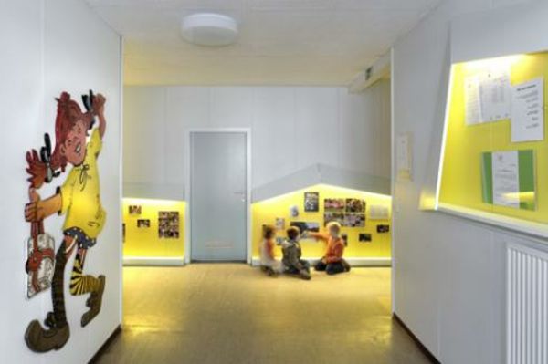 przedszkole-wnętrza-ciekawe-żółte oświetlenie