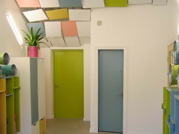 przedszkola, wnętrze interesuj pokój sufitu do kwadratów
