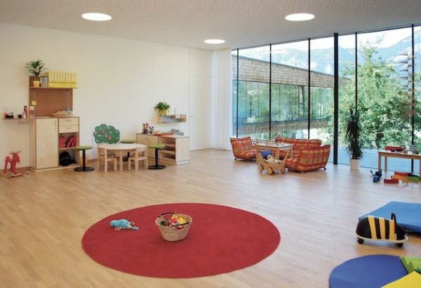 przedszkola-Wnętrze okrągłodennej dywanów i szklanym ścianki