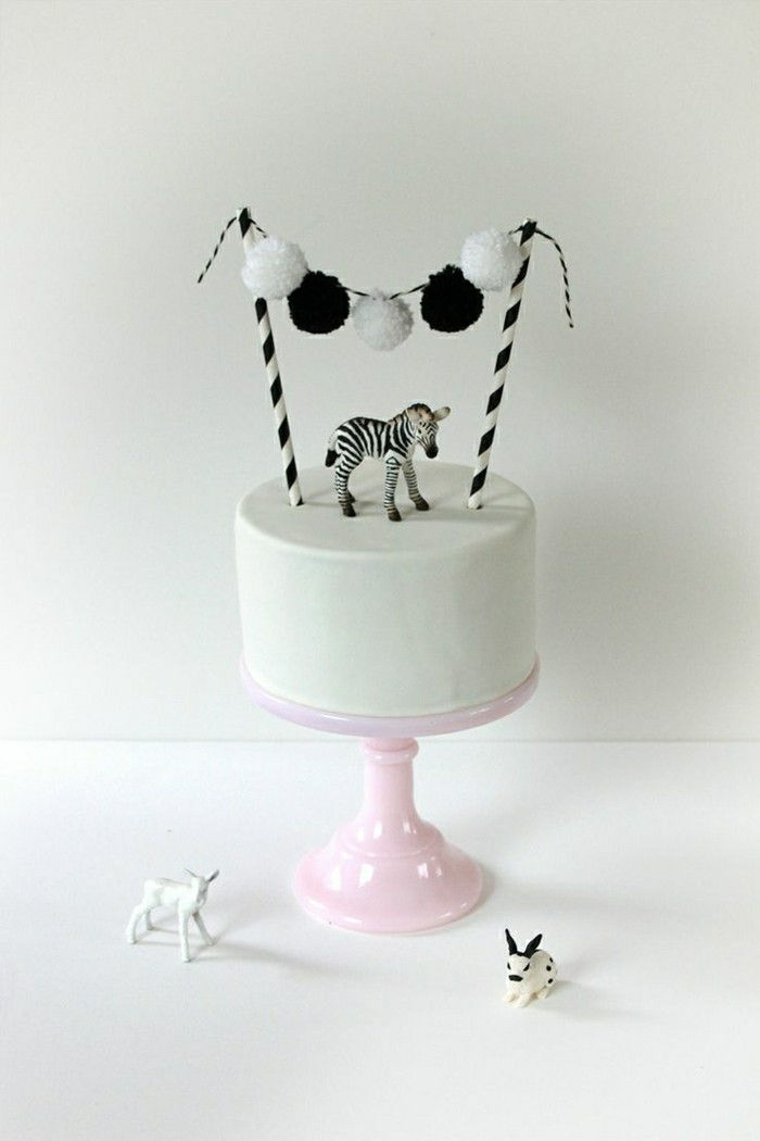 bambini birthday cake-bianco-color-interessante-design