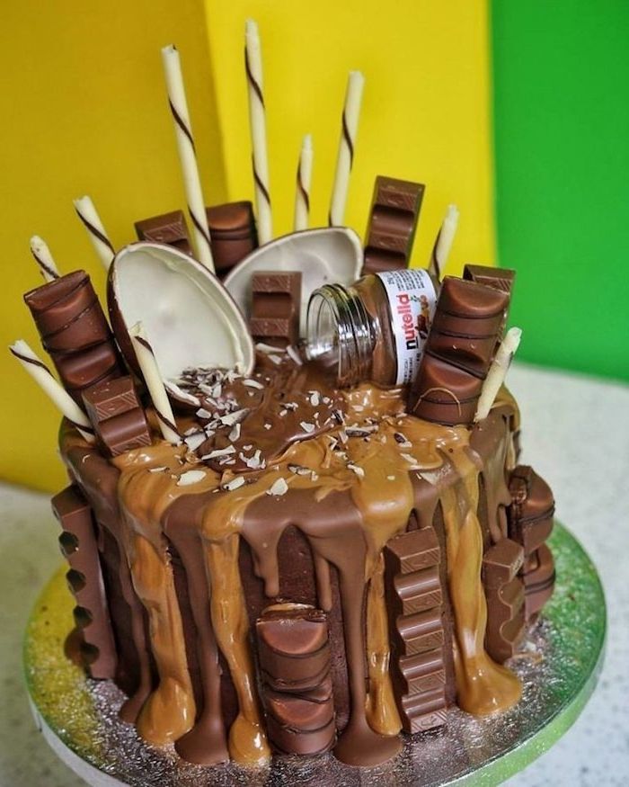 Karamelli ve çikolatalı sır, çocuk ürünü dekorasyon - çocuk barı ile pasta